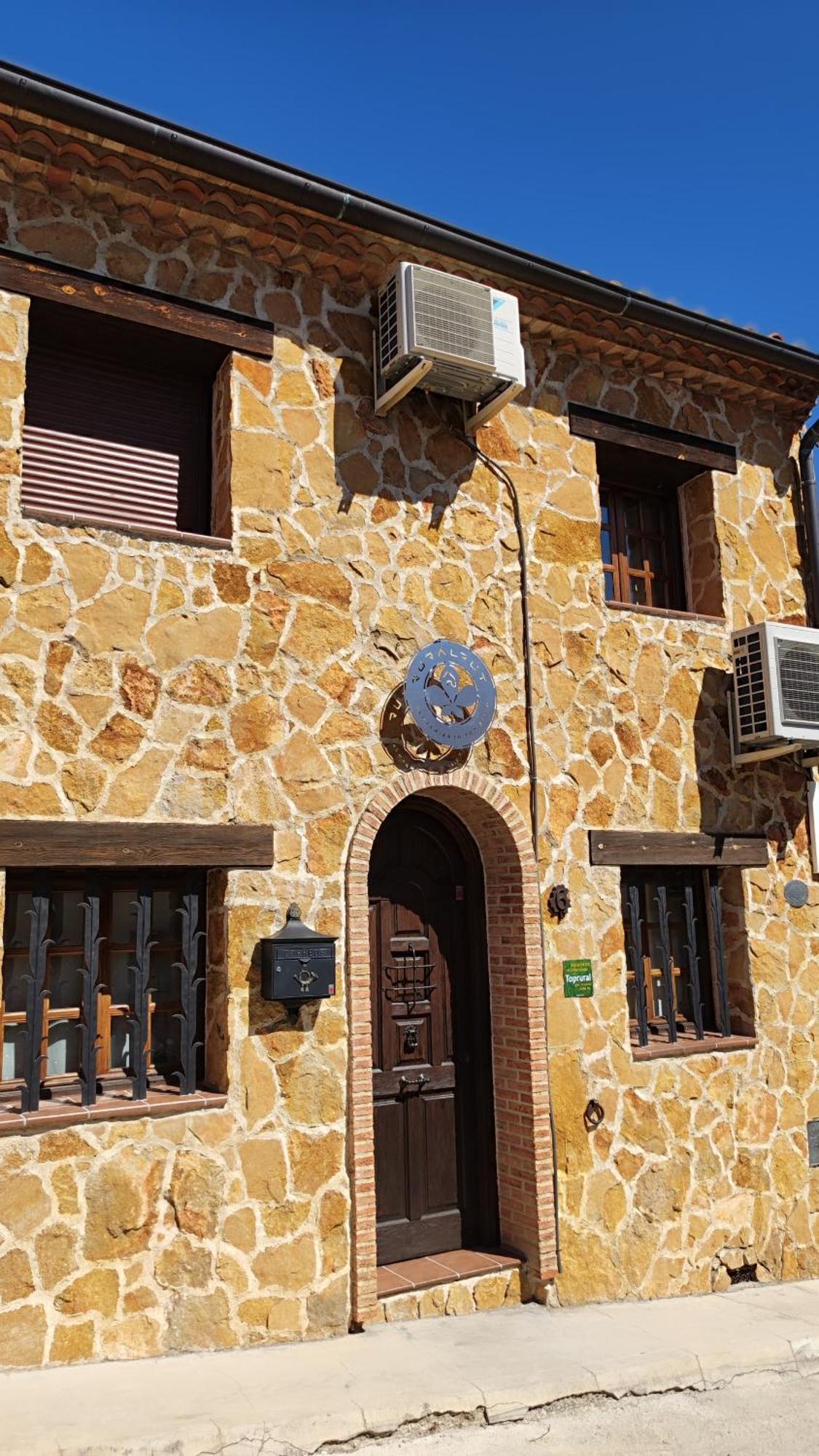 Ruralrut-El Tiemblo Wifi, Cabina De Hidromasaje, Aire Acondicionado Y A Pocos Metros De Zonas De Bano Naturales Dış mekan fotoğraf
