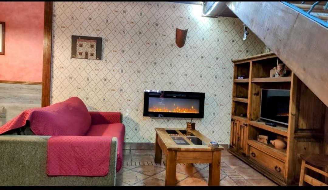 Ruralrut-El Tiemblo Wifi, Cabina De Hidromasaje, Aire Acondicionado Y A Pocos Metros De Zonas De Bano Naturales Dış mekan fotoğraf